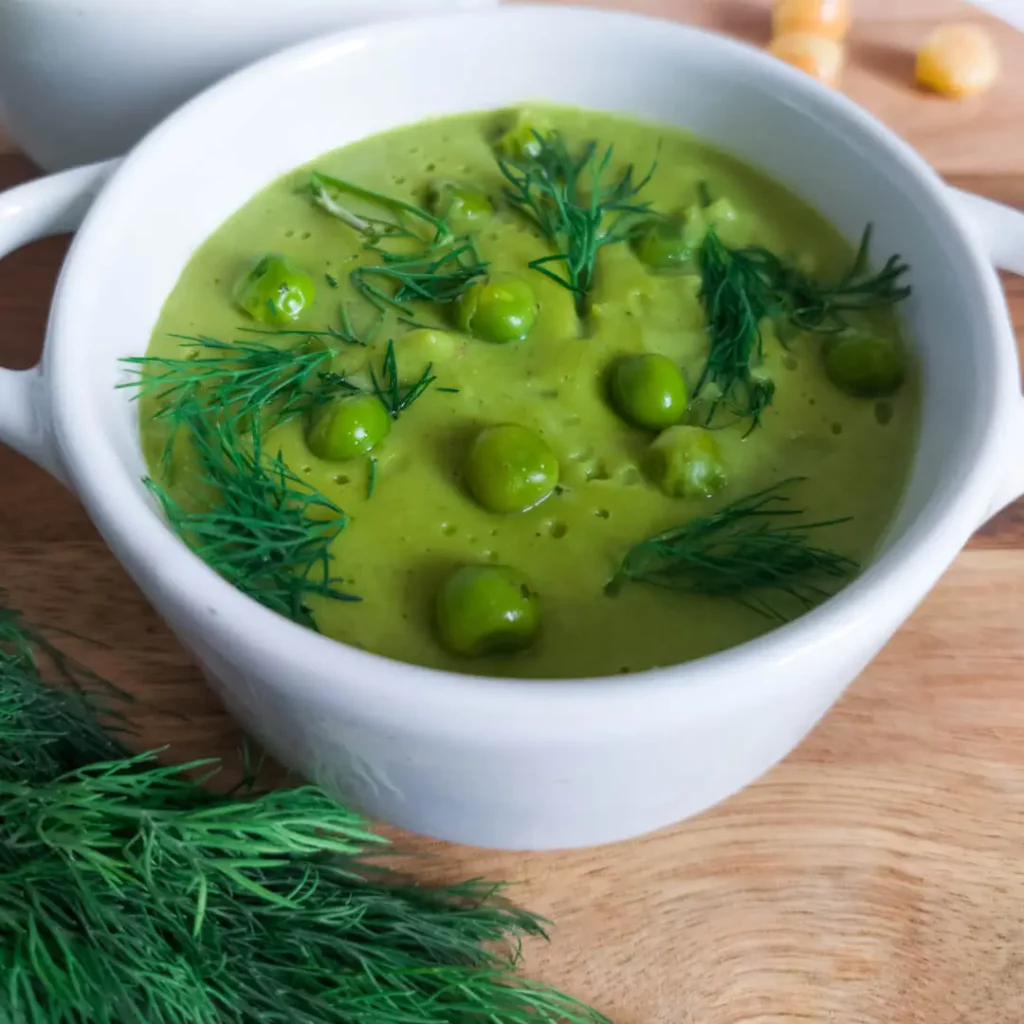 Zupa krem z zielonego groszku z ziemniakami dla dzieci